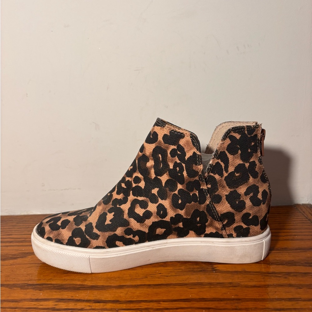 Leopard Print Women's Slip-On Sneakers